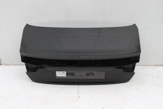 AUDI A4 SEDAN KLAPA TYLNA BAGAŻNIKA TYŁ 8W 8W5 B9 2015- Kolor: A2A2 LY9B - brylantowy czarny 8W5827025 8W5827025D