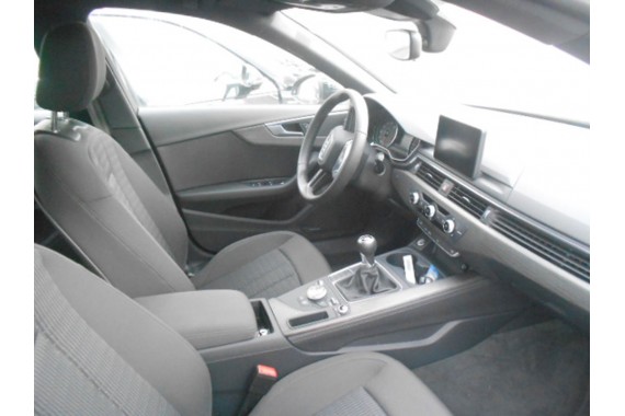 AUDI A4 SEDAN KLAPA TYLNA BAGAŻNIKA TYŁ 8W 8W5 B9 2015- Kolor: A2A2 LY9B - brylantowy czarny 8W5827025 8W5827025D