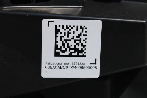 BMW iX i20 ZDERZAK PRZEDNI PRZÓD M pakiet Kolor: 475 Black-sapphire metallic Czarny 51117933621 5A0ABC9  9879665 9879666 9492524