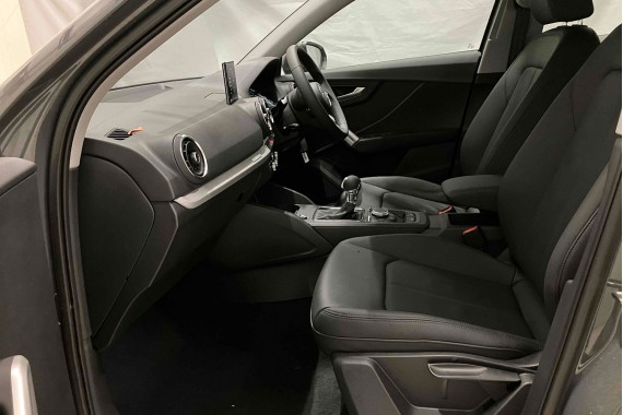 AUDI Q2 KONSOLA PULPIT DESKA ROZDZIELCZA KOKPIT PULPIT 81C857001 81C 857 001 ANGLIK  81C857001F 81C857001K UK 81C857001