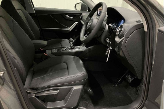 AUDI Q2 KONSOLA PULPIT DESKA ROZDZIELCZA KOKPIT PULPIT 81C857001 81C 857 001 ANGLIK  81C857001F 81C857001K UK 81C857001