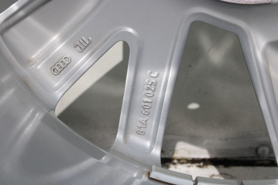 AUDI Q2 FELGI 17 OPONY LETNIE KOŁA 81A601025C felga 7J*17H2 ET45  opona LATO Bridgestone Turanza T001 215/55/17 94V 81A 2016-