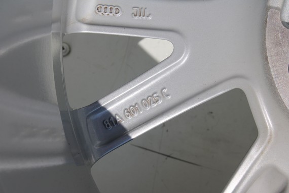 AUDI Q2 FELGI 17 OPONY LETNIE KOŁA 81A601025C felga 7J*17H2 ET45  opona LATO Bridgestone Turanza T001 215/55/17 94V 81A 2016-
