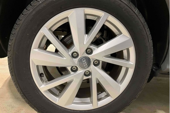 AUDI Q2 FELGI 17 OPONY LETNIE KOŁA 81A601025C felga 7J*17H2 ET45  opona LATO Bridgestone Turanza T001 215/55/17 94V 81A 2016-