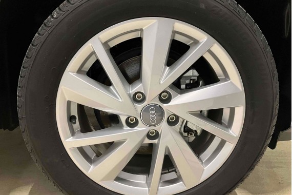 AUDI Q2 FELGI 17 OPONY LETNIE KOŁA 81A601025C felga 7J*17H2 ET45  opona LATO Bridgestone Turanza T001 215/55/17 94V 81A 2016-
