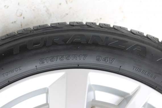 AUDI Q2 FELGI 17 OPONY LETNIE KOŁA 81A601025C felga 7J*17H2 ET45  opona LATO Bridgestone Turanza T001 215/55/17 94V 81A 2016-
