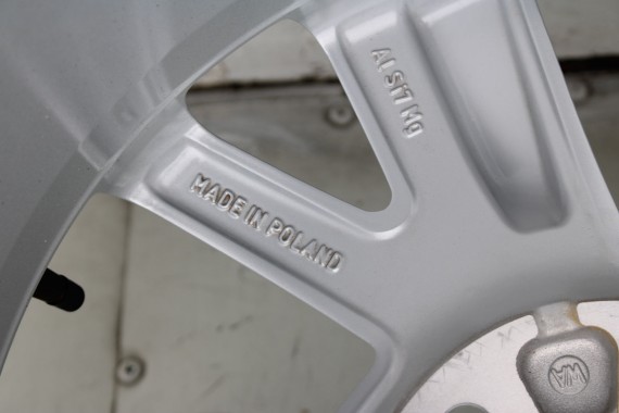 AUDI Q2 FELGI 17 OPONY LETNIE KOŁA 81A601025C felga 7J*17H2 ET45  opona LATO Bridgestone Turanza T001 215/55/17 94V 81A 2016-
