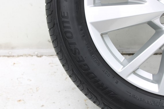 AUDI Q2 FELGI 17 OPONY LETNIE KOŁA 81A601025C felga 7J*17H2 ET45  opona LATO Bridgestone Turanza T001 215/55/17 94V 81A 2016-