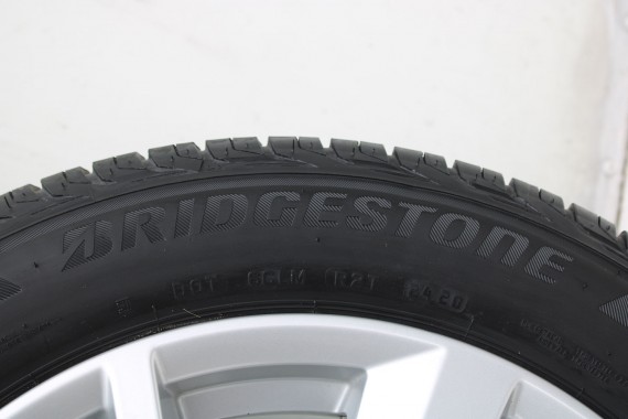 AUDI Q2 FELGI 17 OPONY LETNIE KOŁA 81A601025C felga 7J*17H2 ET45  opona LATO Bridgestone Turanza T001 215/55/17 94V 81A 2016-