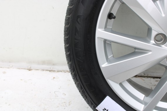 AUDI Q2 FELGI 17 OPONY LETNIE KOŁA 81A601025C felga 7J*17H2 ET45  opona LATO Bridgestone Turanza T001 215/55/17 94V 81A 2016-