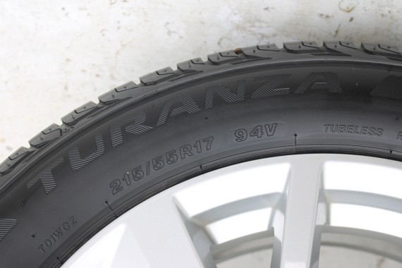 AUDI Q2 FELGI 17 OPONY LETNIE KOŁA 81A601025C felga 7J*17H2 ET45  opona LATO Bridgestone Turanza T001 215/55/17 94V 81A 2016-
