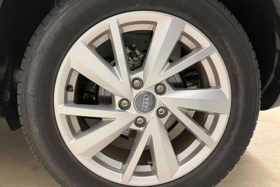 AUDI Q2 FELGI 17 OPONY LETNIE KOŁA 81A601025C felga 7J*17H2 ET45  opona LATO Bridgestone Turanza T001 215/55/17 94V 81A 2016-