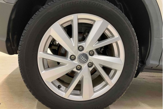 AUDI Q2 FELGI 17 OPONY LETNIE KOŁA 81A601025C felga 7J*17H2 ET45  opona LATO Bridgestone Turanza T001 215/55/17 94V 81A 2016-