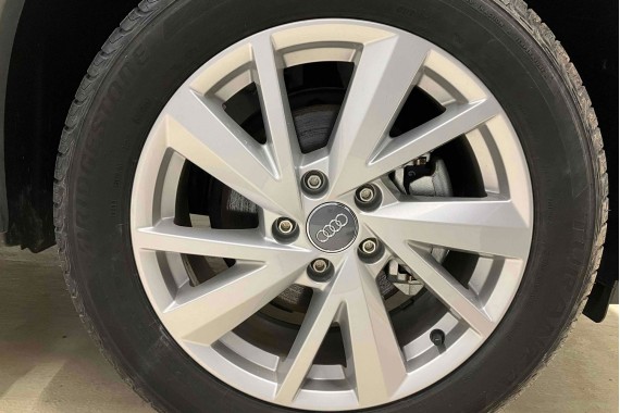AUDI Q2 FELGI 17 OPONY LETNIE KOŁA 81A601025C felga 7J*17H2 ET45  opona LATO Bridgestone Turanza T001 215/55/17 94V 81A 2016-