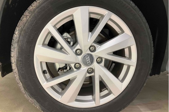 AUDI Q2 FELGI 17 OPONY LETNIE KOŁA 81A601025C felga 7J*17H2 ET45  opona LATO Bridgestone Turanza T001 215/55/17 94V 81A 2016-