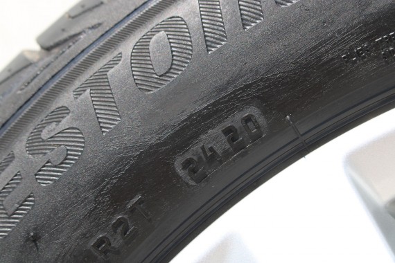 AUDI Q2 FELGI 17 OPONY LETNIE KOŁA 81A601025C felga 7J*17H2 ET45  opona LATO Bridgestone Turanza T001 215/55/17 94V 81A cali