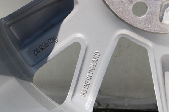 AUDI Q2 FELGI 17 OPONY LETNIE KOŁA 81A601025C felga 7J*17H2 ET45  opona LATO Bridgestone Turanza T001 215/55/17 94V 81A cali