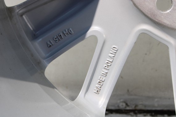 AUDI Q2 FELGI 17 OPONY LETNIE KOŁA 81A601025C felga 7J*17H2 ET45  opona LATO Bridgestone Turanza T001 215/55/17 94V 81A cali