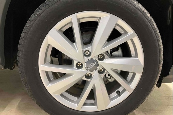 AUDI Q2 FELGI 17 OPONY LETNIE KOŁA 81A601025C felga 7J*17H2 ET45  opona LATO Bridgestone Turanza T001 215/55/17 94V 81A cali