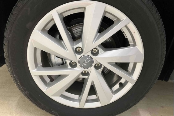 AUDI Q2 FELGI 17 OPONY LETNIE KOŁA 81A601025C felga 7J*17H2 ET45  opona LATO Bridgestone Turanza T001 215/55/17 94V 81A cali