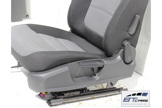 VW JETTA FOTELE KOMPLET FOTELI SIEDZEŃ TAPICERKA SIEDZENIA welur kolor czarno - szary 5C