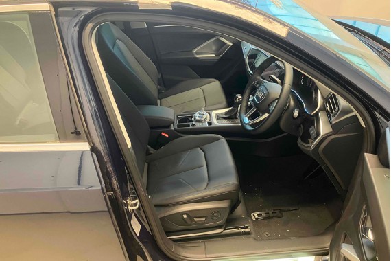 AUDI Q3 83A II FOTELE KOMPLET FOTELI siedzeń siedzenia tapicerka skóra czarne F3 N1M Leder/Kunstleder mono.pur 550-Kombination