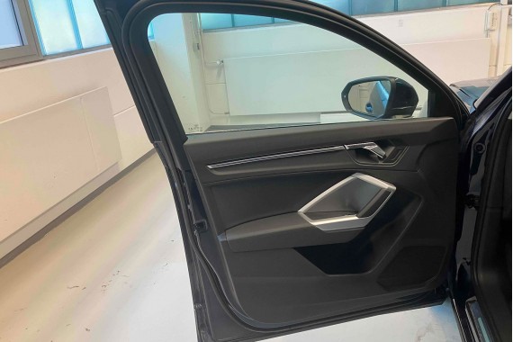 AUDI Q3 83A II FOTELE KOMPLET FOTELI siedzeń siedzenia tapicerka skóra czarne F3 N1M Leder/Kunstleder mono.pur 550-Kombination