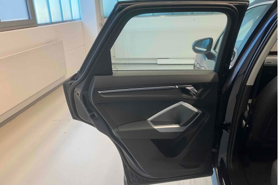 AUDI Q3 83A II FOTELE KOMPLET FOTELI siedzeń siedzenia tapicerka skóra czarne F3 N1M Leder/Kunstleder mono.pur 550-Kombination