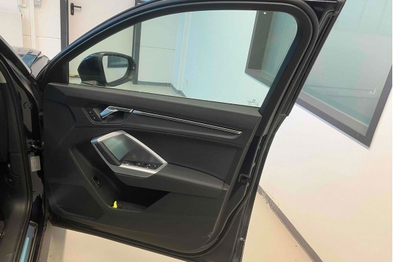 AUDI Q3 83A II FOTELE KOMPLET FOTELI siedzeń siedzenia tapicerka skóra czarne F3 N1M Leder/Kunstleder mono.pur 550-Kombination