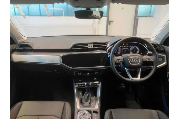 AUDI Q3 83A II FOTELE KOMPLET FOTELI siedzeń siedzenia tapicerka skóra czarne F3 N1M Leder/Kunstleder mono.pur 550-Kombination