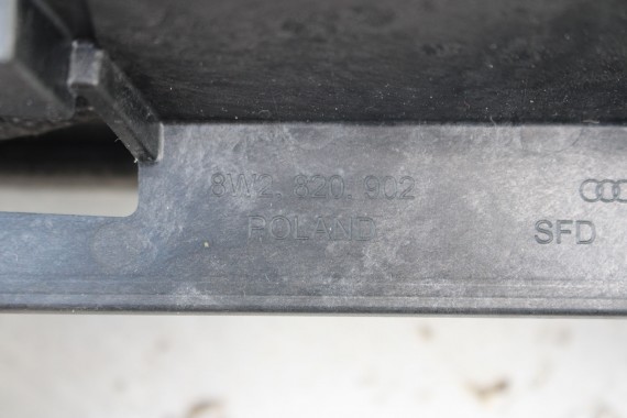 AUDI A4 WLOT KTRATKA POWIETRZA KONSOLI 8W2820901B 8W2820902B wloty kratki dekor listwa 8W2 820 901 B 8W2 820 902 B 8W2820901 B9