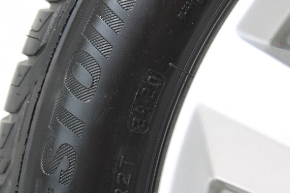 AUDI Q2 FELGI 17 OPONY LETNIE KOŁA 81A601025C felga 7J*17H2 ET45  opona LATO Bridgestone Turanza T001 215/55/17 94V 81A cali