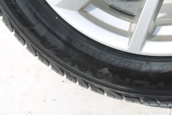 AUDI Q2 FELGI 17 OPONY LETNIE KOŁA 81A601025C felga 7J*17H2 ET45  opona LATO Bridgestone Turanza T001 215/55/17 94V 81A cali