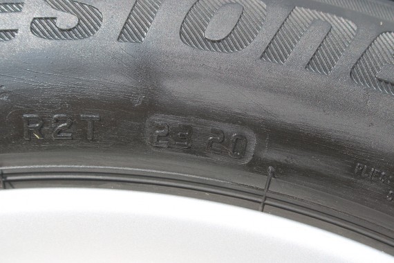 AUDI Q2 FELGI 17 OPONY LETNIE KOŁA 81A601025C felga 7J*17H2 ET45  opona LATO Bridgestone Turanza T001 215/55/17 94V 81A cali