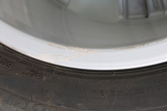 AUDI Q2 FELGI 17 OPONY LETNIE KOŁA 81A601025C felga 7J*17H2 ET45  opona LATO Bridgestone Turanza T001 215/55/17 94V 81A cali