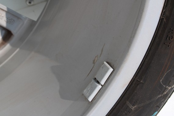 AUDI Q2 FELGI 17 OPONY LETNIE KOŁA 81A601025C felga 7J*17H2 ET45  opona LATO Bridgestone Turanza T001 215/55/17 94V 81A cali