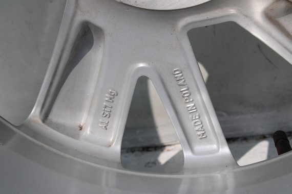 AUDI Q2 FELGI 17 OPONY LETNIE KOŁA 81A601025C felga 7J*17H2 ET45  opona LATO Bridgestone Turanza T001 215/55/17 94V 81A cali