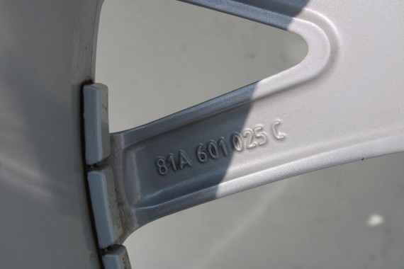 AUDI Q2 FELGI 17 OPONY LETNIE KOŁA 81A601025C felga 7J*17H2 ET45  opona LATO Bridgestone Turanza T001 215/55/17 94V 81A cali