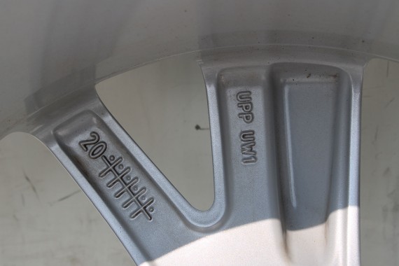 AUDI Q2 FELGI 17 OPONY LETNIE KOŁA 81A601025C felga 7J*17H2 ET45  opona LATO Bridgestone Turanza T001 215/55/17 94V 81A cali