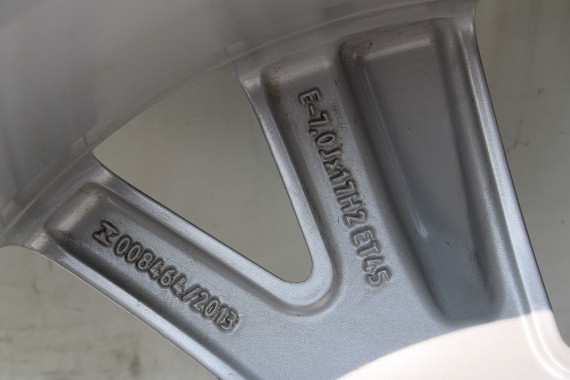 AUDI Q2 FELGI 17 OPONY LETNIE KOŁA 81A601025C felga 7J*17H2 ET45  opona LATO Bridgestone Turanza T001 215/55/17 94V 81A cali