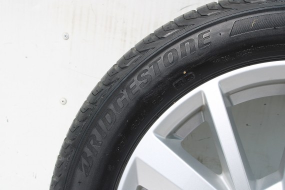 AUDI Q2 FELGI 17 OPONY LETNIE KOŁA 81A601025C felga 7J*17H2 ET45  opona LATO Bridgestone Turanza T001 215/55/17 94V 81A cali