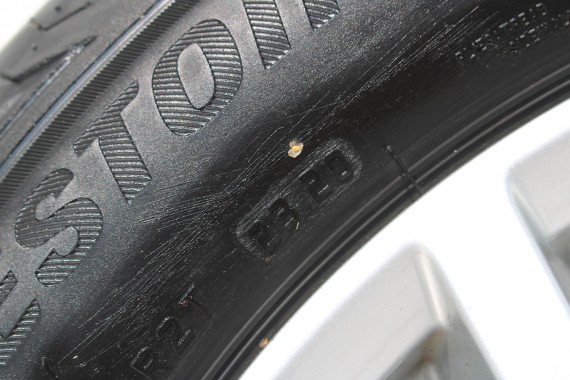 AUDI Q2 FELGI 17 OPONY LETNIE KOŁA 81A601025C felga 7J*17H2 ET45  opona LATO Bridgestone Turanza T001 215/55/17 94V 81A cali