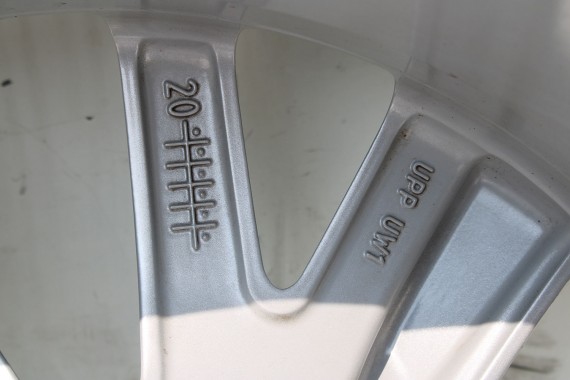 AUDI Q2 FELGI 17 OPONY LETNIE KOŁA 81A601025C felga 7J*17H2 ET45  opona LATO Bridgestone Turanza T001 215/55/17 94V 81A cali