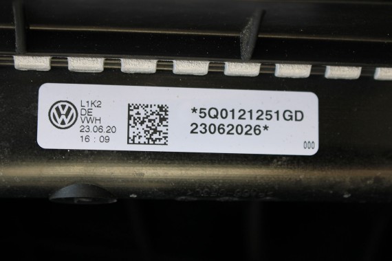AUDI Q2 PRZÓD maska błotniki zderzak pas przedni lampy wzmocnienie błotnik lampa 81A FULL LED Kolor: G3G3	LX7M 	Nanograu Szary