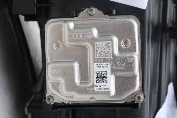 AUDI Q2 PRZÓD maska błotniki zderzak pas przedni lampy wzmocnienie błotnik lampa 81A FULL LED Kolor: G3G3	LX7M 	Nanograu Szary