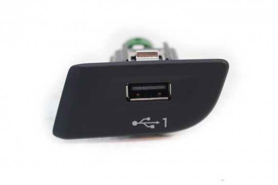 AUDI A3 FL A6 FL A7 FL Q2 PORT USB 81C035726 81C 035 726 PRZYŁĄCZE ZEWNĘTRZNEGO ŹRÓDŁA AUDIO GNIAZDO WEJŚCIE