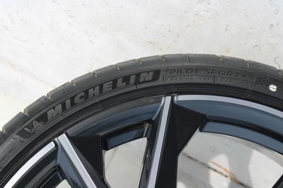 AUDI R8 II 4S FELGI 4S0601025CB 18 cali + OPONY LETNIE KOŁA felga 11J*20H2 ET47 opona 4S0601025BT SPORT 5-V-Speichen Michelin