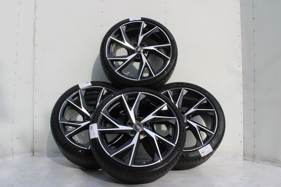 AUDI R8 II 4S FELGI 4S0601025CB 18 cali + OPONY LETNIE KOŁA felga 11J*20H2 ET47 opona 4S0601025BT SPORT 5-V-Speichen Michelin