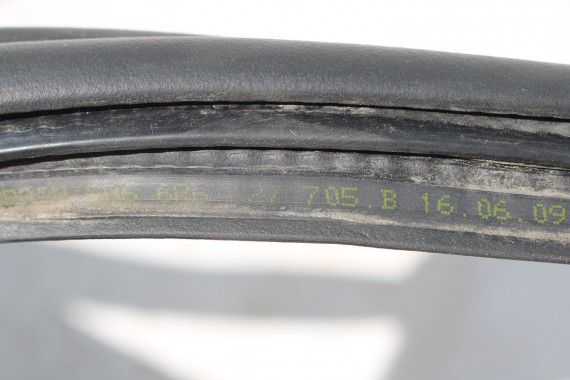 VW POLO USCZELKA KLAPY TYŁ 6R6827705B karoseryjna bgażnika 6R6827705C 6R6 827 705 B 6R6 827 705 C 6R 6C 6R6827705 6R6827705B