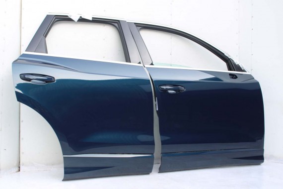AUDI Q3 II 83A DRZWI PRAWE PRZÓD + TYŁ STRONA PRAWA przednie + tylne 2 sztuki B9B9 LX5E Kosmosblau Niebieski 83A831052 83A833052